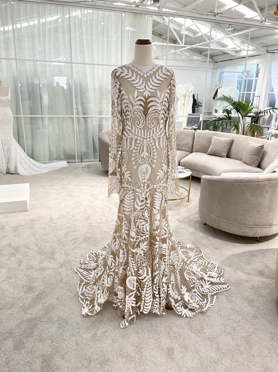 Long Sleeve Lace Wedding Dresse Sheath Custom Wedding Dress DR001